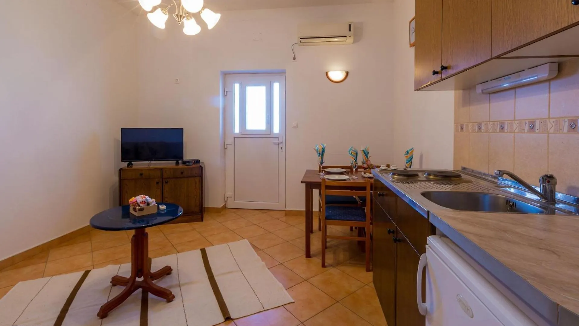 Apartments Tomica Novi Vinodolski Croacia